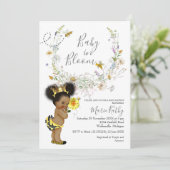 African American Rustic Bee Wildflower Uitnodiging (Staand voorkant)