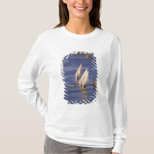 Afrika, Egypte, Boven-Egypte, Aswan. Feluccas T-shirt