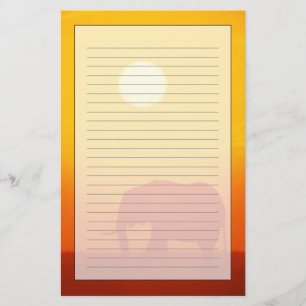 Afrikaanse olifant die tegen zonsondergang loopt,  briefpapier