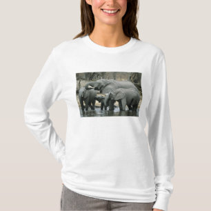 Afrikaanse Olifant, (Loxodonta africana), drinkend T-shirt