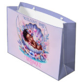 Afro-Amerikaanse Baby Girl in Seashell Pastel Groot Cadeauzakje (Achterkant Gekanteld)