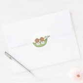 Afro-Amerikaanse tweeling in Pea Pod Ronde Sticker (Envelop)