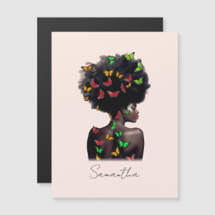 Afro-Amerikaanse vrouw met vlinder gevulde Afro