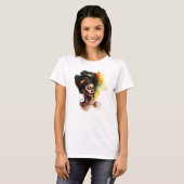 Afrocentrische vrouw in levendige kleuren t-shirt (Voorkant volledig)