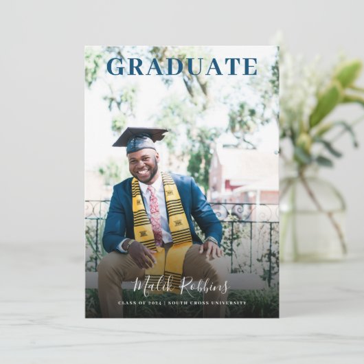 Afstudeerder in Pet en jurk foto Afstuderen aankon Kaart (Staand voorkant)