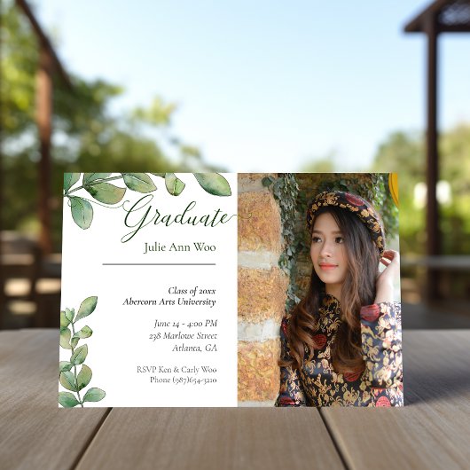 Afstudeerfoto met groen aankondiging