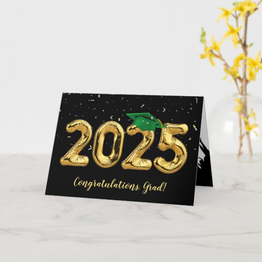 Afstuderen 2025 met groen Pet en Confetti Kaart (Gele Bloem)