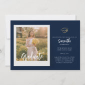 Afstuderen 2025 Navy blauw en wit script Aankondiging (Achterkant)