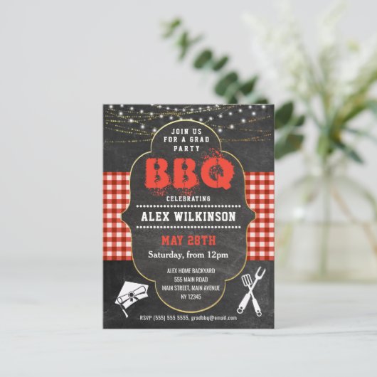 Afstuderen BBQ Party Rustic Chalkboard Uitnodiging (Staand voorkant)