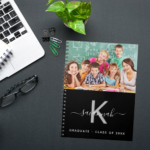 Afstuderen class 2025 foto zwart wit monogram notitieboek