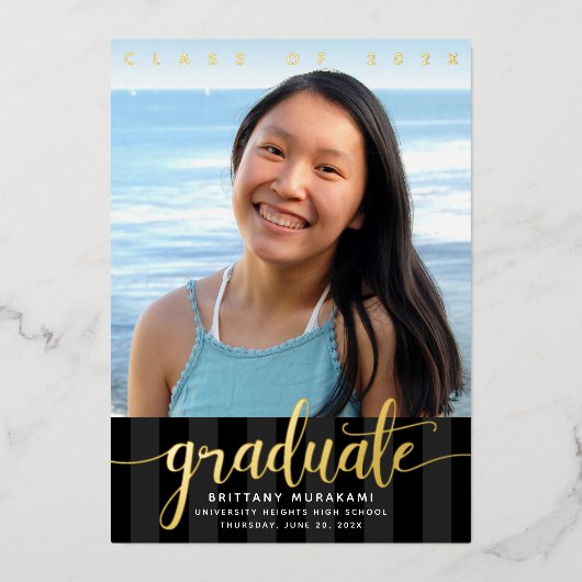 Afstuderen foto modern script zwart echt goud folie uitnodiging (Voorkant)