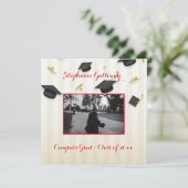 Afstuderen Foto Mortar Boards Monogram Tekst Aankondiging (Staand voorkant)