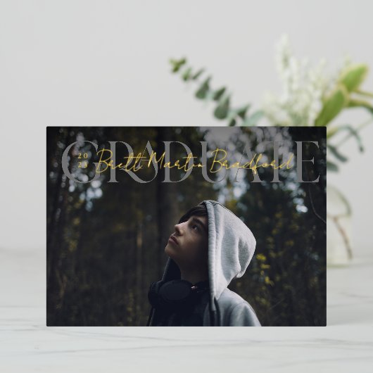 Afstuderen foto van het Serif Afstuderen Folie Uitnodiging (Staand Voorkant)