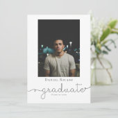 Afstuderen handgeschreven penseelstreken Aangepast Aankondiging (Staand voorkant)