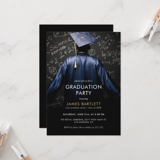 Afstuderen in Blue Gown met Mathematisch schoolbor Kaart (Voorkant / Achterkant in situ)