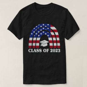 Afstuderen Klasse van 2023 Regenboog Amerikaanse v T-shirt
