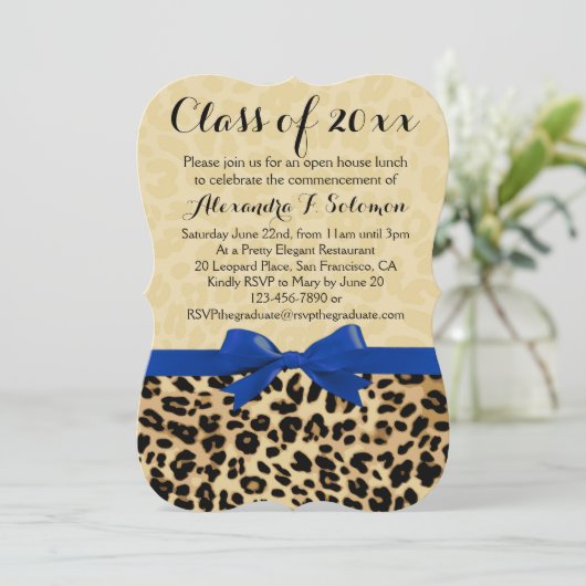 Afstuderen Leopard Blue Bow/Party Invitation Kaart (Staand voorkant)