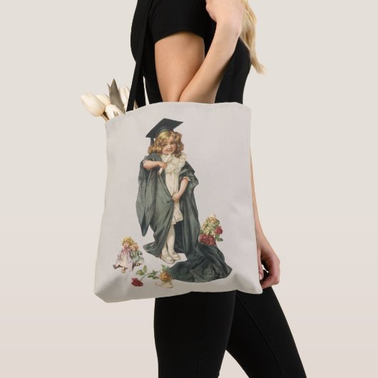  Afstuderen, Meisje Dragen van een Pet en jurk Draagtas (Dichtbij)