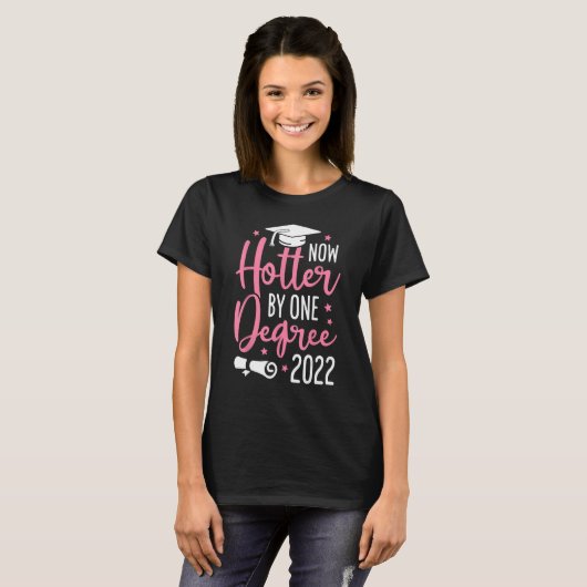 Afstuderen nu met één graad hoger dan 2022 t-shirt (Voorkant volledig)