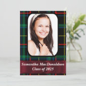 Afstuderen van groene en rode tartan kaart (Staand voorkant)