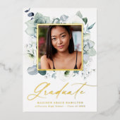 Afstuderen van White Floral Greenery Folie Uitnodiging (Voorkant)