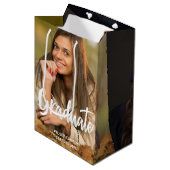 Afstuderen Vet Script Aangepast Afstuderen Medium Cadeauzakje (Voorkant Gekanteld)