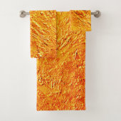 Afwijkende wand met gele en oranje textuur bad handdoek (Insitu)