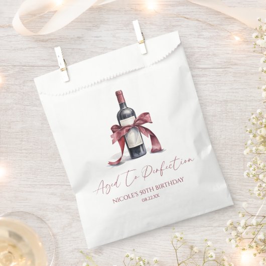Aged To Perfection Red Wine Bow Birthday Party Bedankzakje (Geknipt)