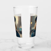 Agent Capybara: Het bewaren van de vrede, Glas (Links)