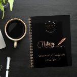 Agent de signature de prêt notaire or noir 2025<br><div class="desc">Un arrière - plan noir chic,  décoré d'un stylo en plumes. Personnalisez et ajoutez votre logo,  un nom et une ou plusieurs années. Texte en or : Notaire Back : votre logo,  et un QR-code à votre site Web. Supprimer si non voulu.</div>