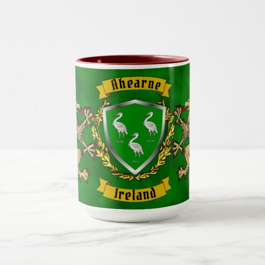 Ahearne Irish Shield & Griffins Personalized Mok (Midden)