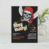 Ahoy Matey! Dark Pirates Skull Mascot Verjaardag Kaart (Staand voorkant)