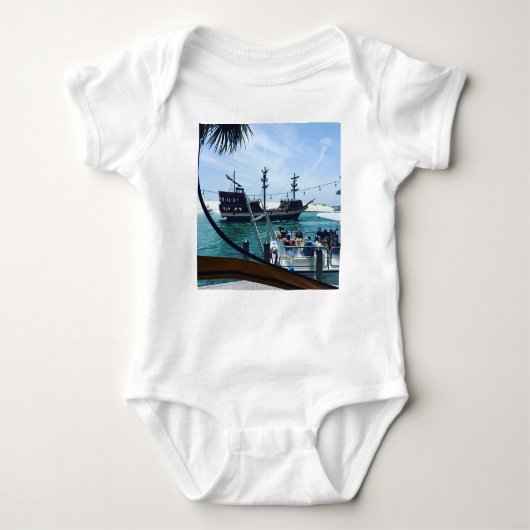 Ahoy Matey Pirate Ship Adventure Romper (Voorkant)