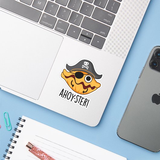 Ahoy-ster Funny Pirate Oyster Pun Sticker (Laptop met iPhone)