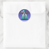 AI Art met UFO Beaming up an Alien Ronde Sticker (Tas)