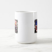 Aigle avec drapeau américain & soldats Mug (Centre)
