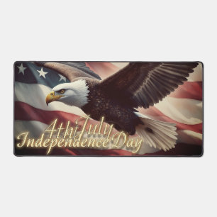 Aigle du 4 juillet avec drapeau américain