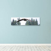 Aigle juvénile Volant Dans La Toile De Washington (Insitu (Plancher de Bois))