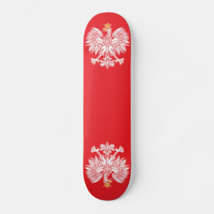 Aigle Polonais Décrit En Skateboard Rouge