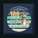 Aimant 100 Jours de Dinosaure de l'école Monogrammé<br><div class="desc">Conception unique pour célébrer les 100 jours d'école. Dinosaure sur le thème de la conception "dinomite". Style typographique moderne avec design de coucher de soleil vintage. Remise au personnel, aux enseignants, aux parents bénévoles et aux élèves. Monogramme avec le nom de l'école, le nom de l'enseignant ou le nom personnel....</div>