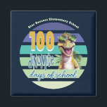 Aimant 100 Jours de Dinosaure de l'école Monogrammé<br><div class="desc">Conception unique pour célébrer les 100 jours d'école. Dinosaure sur le thème de la conception "dinomite". Style typographique moderne avec design de coucher de soleil vintage. Remise au personnel, aux enseignants, aux parents bénévoles et aux élèves. Monogramme avec le nom de l'école, le nom de l'enseignant ou le nom personnel....</div>