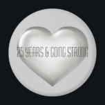 Aimant 25 Ans & Going Strong Silver Heart Anniversary M<br><div class="desc">25 Years and Going Strong argent coeur argent argent magnet anniversaire de l'argent. L'aimant en verre argenté est un cadeau parfait pour le 25e anniversaire du mariage, une faveur de fête, ou encore une remise à jour. Personnalisez avec les noms de la mariée et du marié et la date du...</div>
