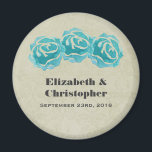 Aimant 3 Roses Turquoises d'aquarelle sur Tan Mariage dam<br><div class="desc">Un aimant mariage personnalisé. Avec un trio simple de roses turquoises peints avec des aquarelles.  L'Arrière - plan est un motif de damas tanné. Personnalisez avec vos noms et votre date de mariage.</div>