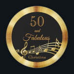 Aimant 50 et fabuleux nom de la musique en or noir<br><div class="desc">Arrière - plan noire avec des notes de musique faux or et un cadre faux or pour une fête de 50e anniversaire pour elle. Avec le texte : 50 et fabuleux. Modèles pour l'âge et le nom.  Lettres d'or et nombre.</div>