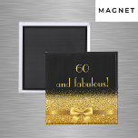 Aimant 60 et fabuleux noir or élégant monogramme<br><div class="desc">Élégant,  classique,  glamour et féminin. Un arc de couleur or avec parties scintillant dorée et scintillant,  un peu de bling et de luxe pour un anniversaire. Arrière - plan noir. Avec le texte : 50 et fabuleux !</div>