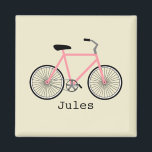 Aimant à bicyclette rose<br><div class="desc">Un aimant avec l'illustration d'un vélo rose melon. Personnalisez avec votre nom sous vélo.</div>