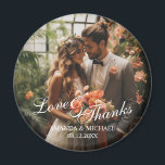 Aimant 'Amour & Merci' Photo personnalisée Mariage Faveur<br><div class="desc">Un design de mariage élégant et élégant avec les mots "Amour & Merci" dans une belle police de caractères blanche. Il comprend de l'espace pour une photo personnalisée, des noms et la date du mariage dans une police blanche classique. Une façon parfaite d'ajouter une touche personnelle à votre journée spéciale...</div>