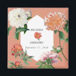 Aimant Aquarelle Peach Pink Peonies Mariage<br><div class="desc">Une belle pêche à l'aquarelle et des pivoines roses fleurissent le design mariage avec cadre géométrique or sur un arrière - plan pêche. Un design unique qui utilise des fleurs de pivoines botaniques vintages dans les tons pêche et rose. Un design floral chic pêche et pivoines roses avec une touche...</div>