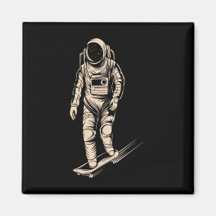 Aimant Astronaute en planche à roulettes roulant sur l'es
