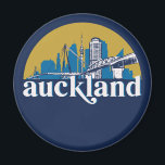 Aimant Auckland New Zealand Vintage City Skyline<br><div class="desc">Design urbain vintage et rétro avec une belle skyline, attraction touristique et art urbain. gratte-ciel Cool et silhouette de construction merchandises pour touristes et voyageurs. Parfait comme souvenir à rapporter à la maison lorsque vous voyagez dans le monde entier. Enregistrez la mémoire de votre voyage et de vos vacances en...</div>